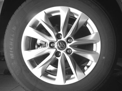 Used 2022 Toyota Corolla Cross LE FWD image 15