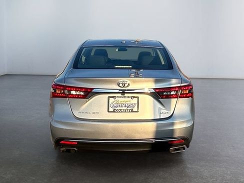 Used 2018 Toyota Avalon XLE FWD image 4