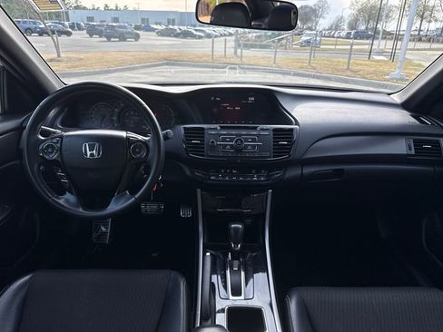 Used 2017 Honda Accord Sport image 16