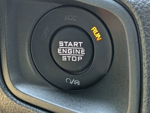 New 2025 Jeep Gladiator Sport image 24