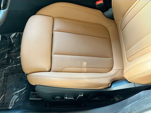 Certified 2025 BMW 330i Sedan w/ M Sport Package image 19