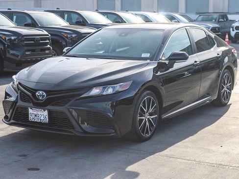 Certified 2023 Toyota Camry SE image 3