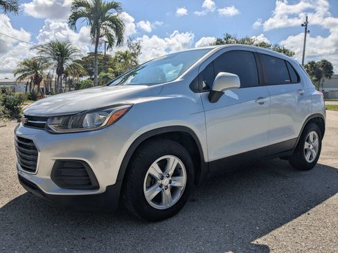 Used 2020 Chevrolet Trax LS w/ Tint and Cruise Package FWD image 9