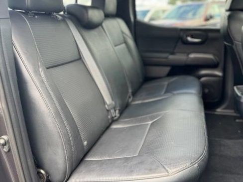 Used 2020 Toyota Tacoma TRD Sport w/ TRD Premium Sport Package AWD/4WD image 28