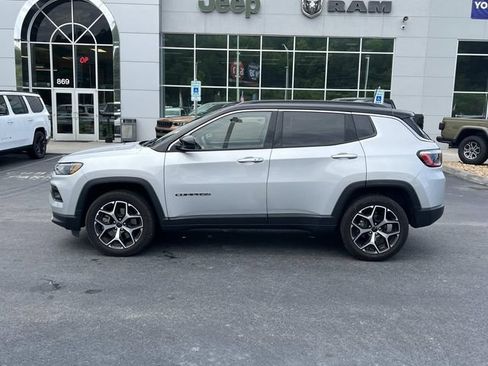 Used 2025 Jeep Compass Limited AWD/4WD image 5