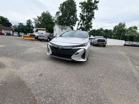 Used 2020 Toyota Prius Prime XLE FWD image 2