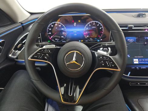 Used 2025 Mercedes-Benz E 350 4MATIC Sedan w/ MBUS Superscreen Package image 10