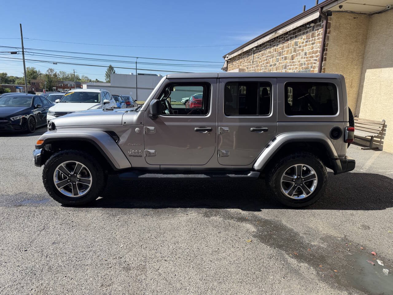 Used 2018 Jeep Wrangler Unlimited Sahara AWD/4WD image 3