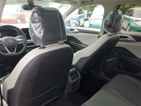 New 2025 Volkswagen Taos SE image 12
