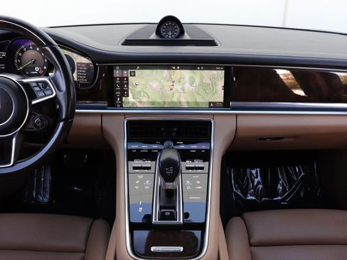 Used 2018 Porsche Panamera 4 image 44