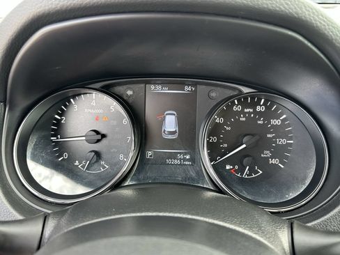 Used 2017 Nissan Rogue SV w/ SV Premium Package FWD image 34
