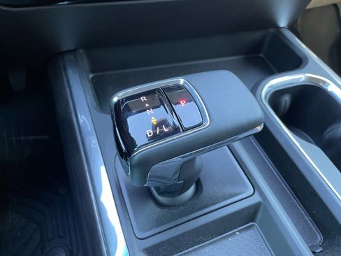 Used 2025 Chevrolet Silverado 1500 LTZ image 13