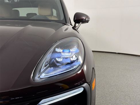 Certified 2026 Porsche Macan AWD/4WD image 15