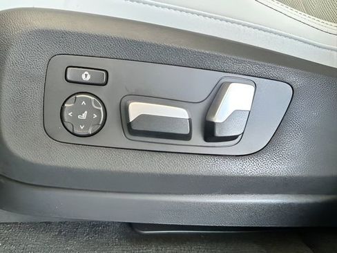 Used 2026 BMW X5 sDrive40i w/ Premium Package RWD image 17