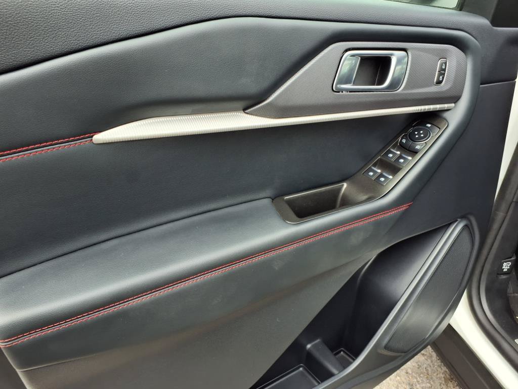 Used 2025 Ford Explorer ST-Line RWD image 9