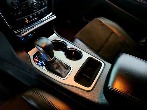 Used 2019 Jeep Grand Cherokee Altitude image 11