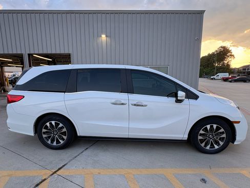 Certified 2024 Honda Odyssey EX-L image 9