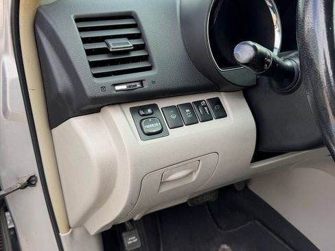 Used 2011 Toyota Highlander SE image 14