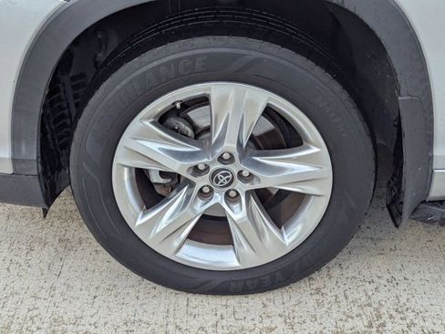 Used 2016 Toyota Highlander Limited w/ Driver Technology Package image 6