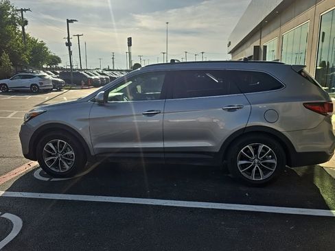 Used 2019 Hyundai Santa Fe XL SE FWD image 11