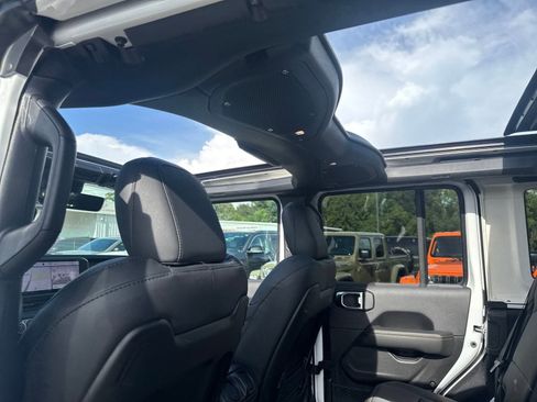 New 2025 Jeep Wrangler Sahara image 30