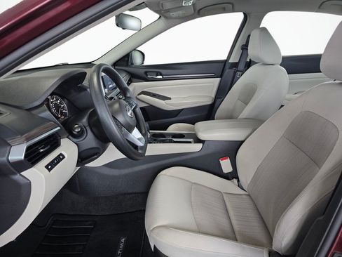 Used 2025 Nissan Altima 2.5 SV FWD image 17
