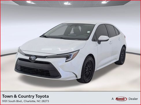 Used 2024 Toyota Corolla LE image 1
