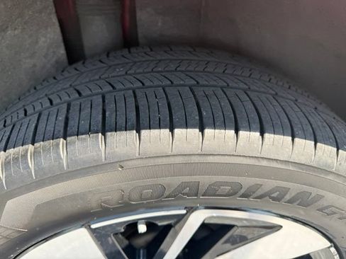 Used 2024 Volkswagen Atlas SEL AWD/4WD image 33