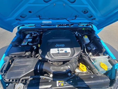 Used 2018 Jeep Wrangler Unlimited Sport w/ Connectivity Group AWD/4WD image 10