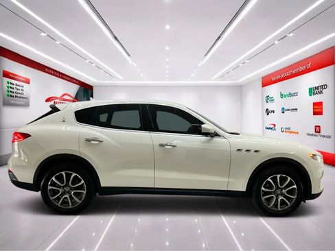 Used 2018 Maserati Levante AWD/4WD image 9