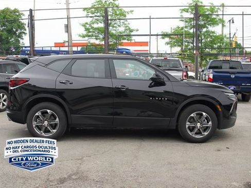 Used 2025 Chevrolet Blazer LT FWD image 3
