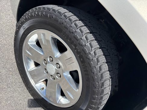 Used 2013 GMC Yukon XL SLT w/ Regional Value Package AWD/4WD image 18