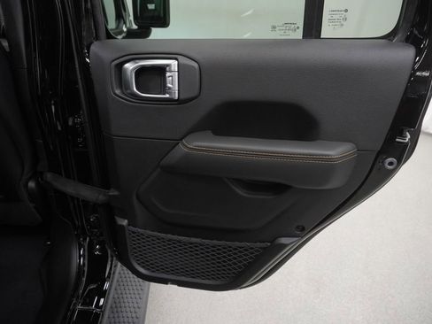 New 2026 Jeep Wrangler Unlimited Sahara AWD/4WD image 32