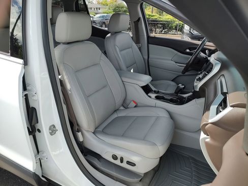 Used 2018 GMC Acadia SLT image 18