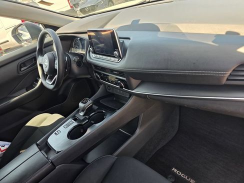 Used 2024 Nissan Rogue S FWD image 19