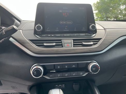 Used 2024 Nissan Altima 2.5 SV FWD image 20