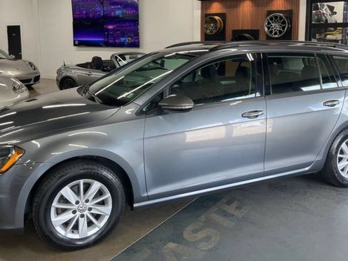 Used 2016 Volkswagen Golf S FWD image 1