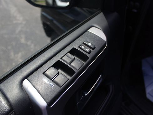 Used 2024 Toyota 4Runner SR5 AWD/4WD image 21