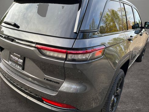New 2025 Jeep Grand Cherokee Limited w/ Black Appearance Package image 34