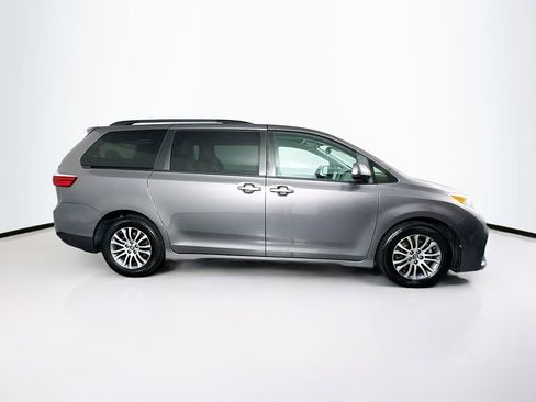 Used 2020 Toyota Sienna XLE Premium image 10