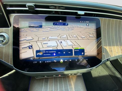 Used 2025 Mercedes-Benz E 350 4MATIC Sedan image 17