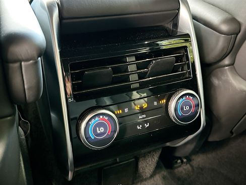 Used 2024 Land Rover Range Rover SE image 26