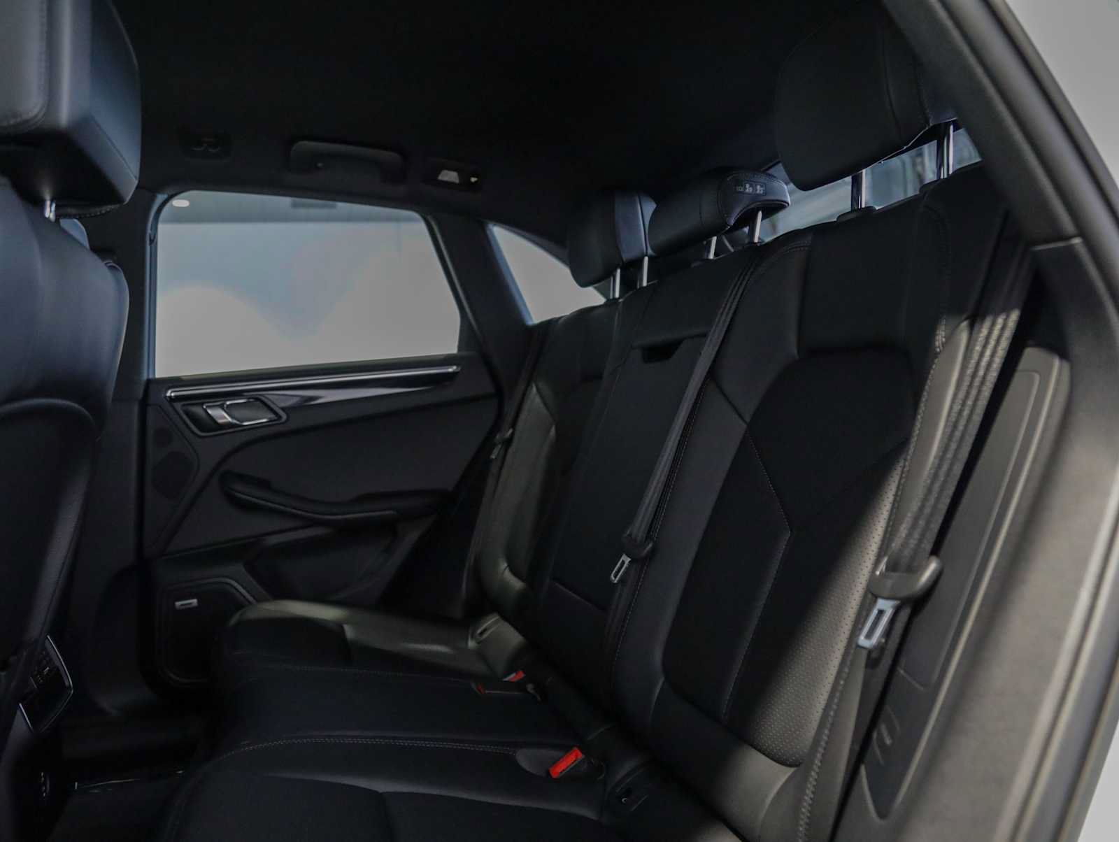Used 2025 Porsche Macan S AWD/4WD image 19