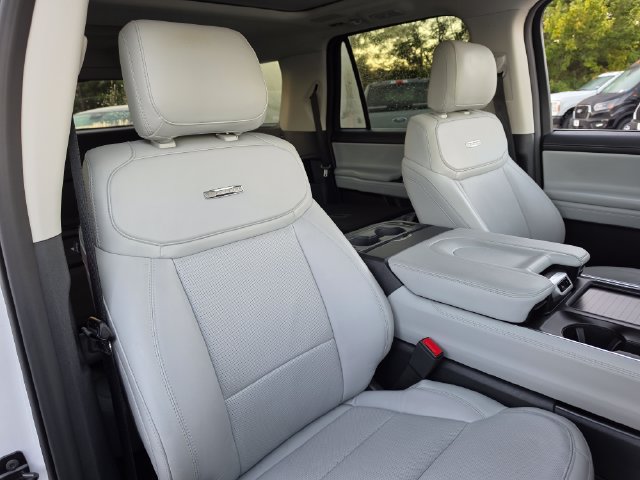Used 2025 Ford Expedition Max Platinum w/ Driver's Package AWD/4WD image 22