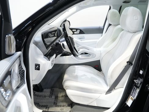 Used 2025 Mercedes-Benz Maybach GLS 600 4MATIC image 37