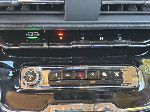 New 2026 Lincoln Corsair Reserve w/ Jet Appearance Package FWD image 17