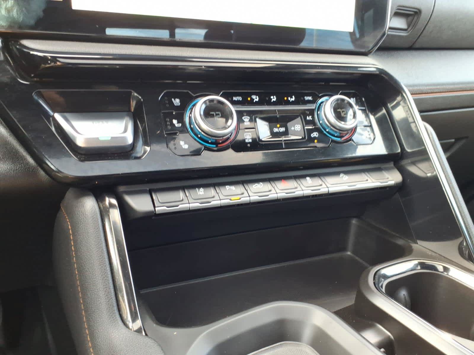 Used 2025 GMC Sierra 2500 AT4 w/ AT4 Premium Plus Package AWD/4WD image 22
