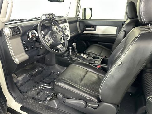 Used 2014 Toyota FJ Cruiser Base w/ Upgrade Package image 19