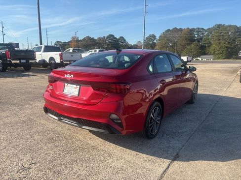 Used 2024 Kia Forte LXS w/ LXS Technology Package image 8