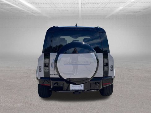 New 2026 Land Rover Defender 110 X-Dynamic SE AWD/4WD image 4